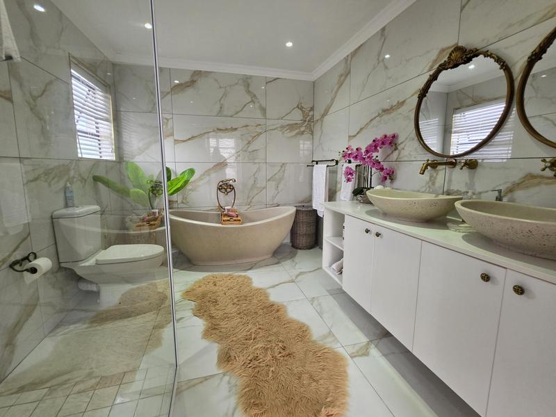 4 Bedroom Property for Sale in Shelley Point Western Cape